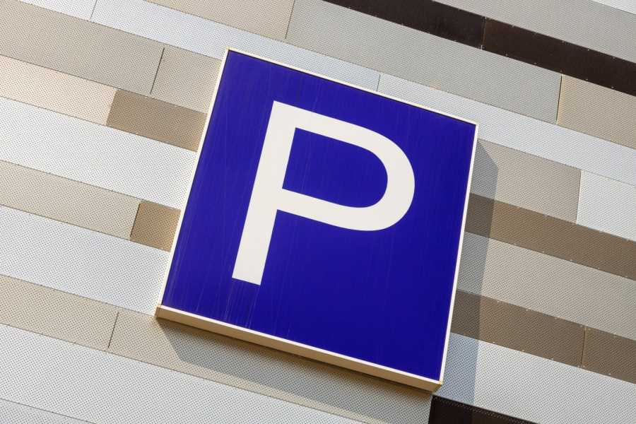 Új parkolási előírások Olaszországban: hajlékony időkorlátok, kétszeres fizetés és megbüntetés lejárt parkolójegyekért.