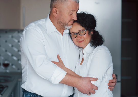 Olaszországban külön lakó házasfelek: hogyan lehet törvényesen két részes juttatást igényelni az IMU keretében, és hogyan lehet helyesen kérvényezni az ISEE-t?