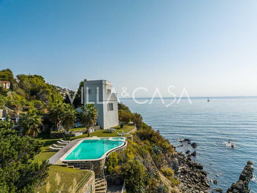 Villa con spiaggia privata in Liguria