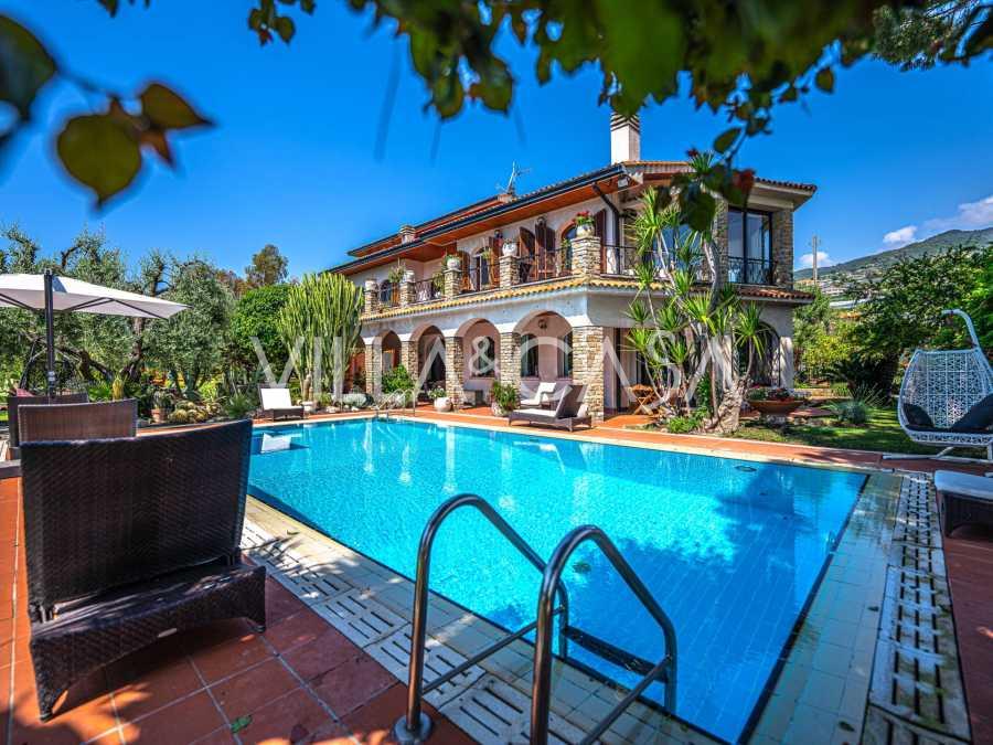 Eladó villa Sanremóban