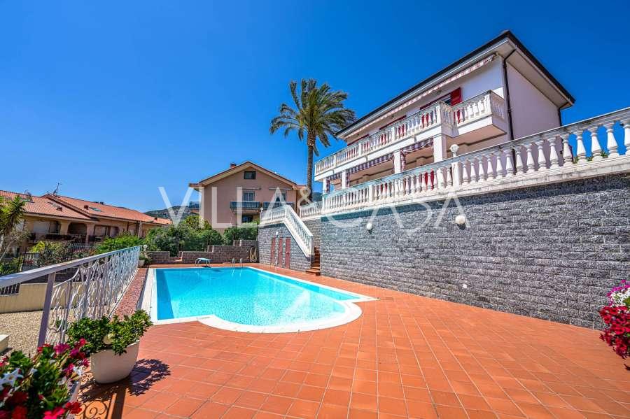 Villa con vista sul mare a Sanremo