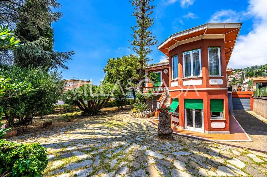 Villa a Sanremo di 380 m2 vicino al mare.