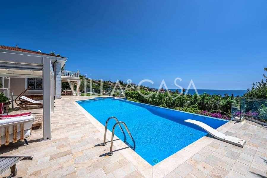 Luxus villa 400 négyzetméter Sanremo-ban