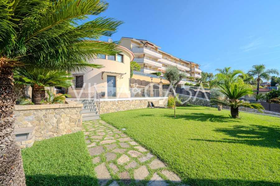 Sanremo: ház medencével