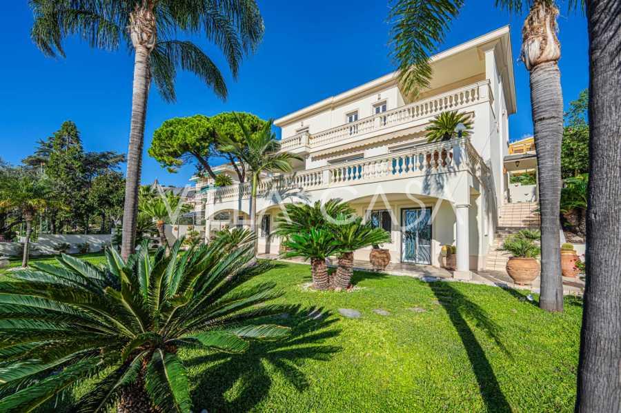 Villa a mare a Sanremo