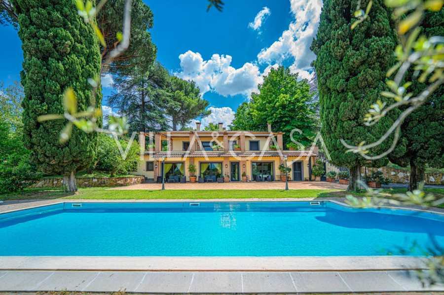 Frascati, Róma: luxus villa medencével