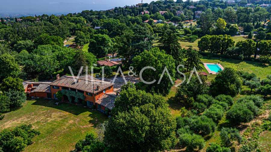 Egy történelmi villa medencével Grottaferratában
