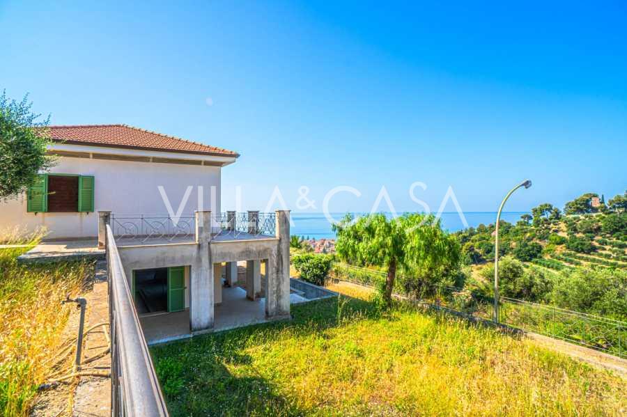 Modern villa Bordigherában