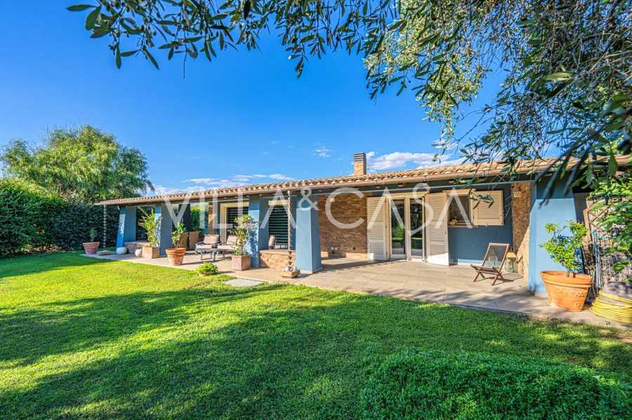 Új villa eladó a tengerparton Pescia Romanában.