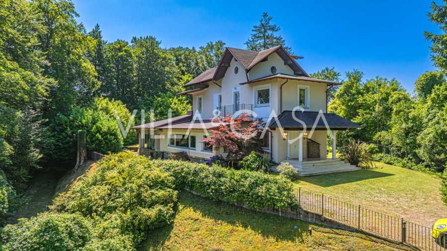 Eladó luxusvilla a Lago Maggiore közelében, Stresában.