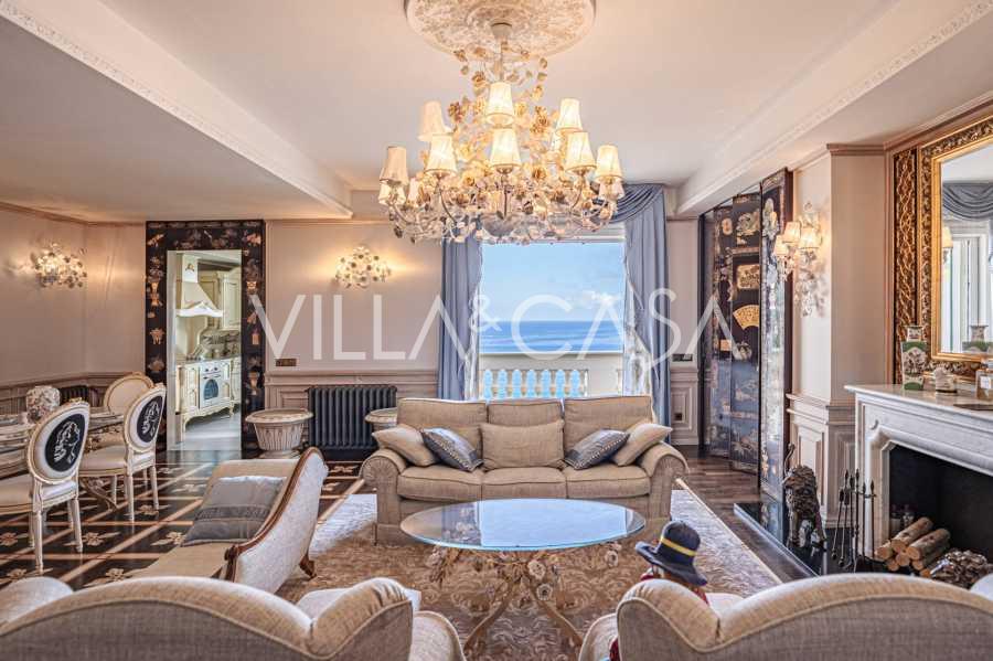 Luxus penthouse eladó Ospedalettiben
