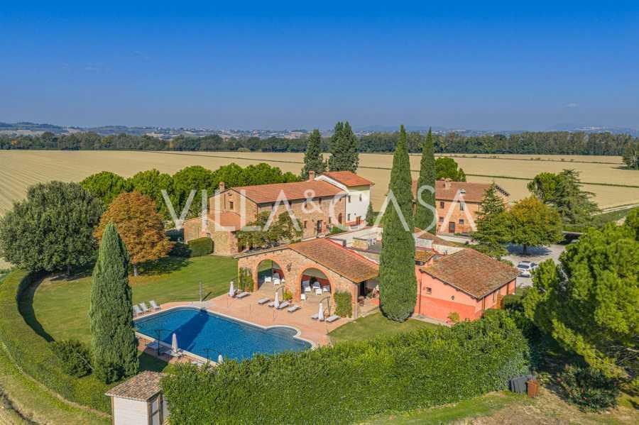 Elit agrárturizmus eladó Perugiában, Umbriában.