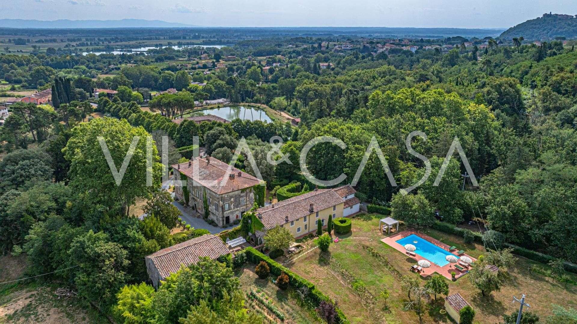 Szőlőültetvényes villa Luccában eladó