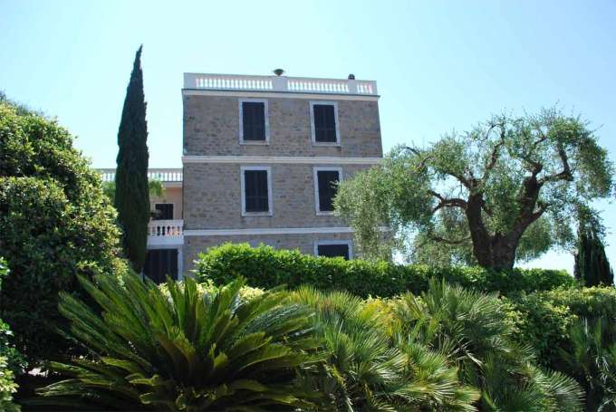 Luxus villa kerttel Liguriában, Bordigherában.