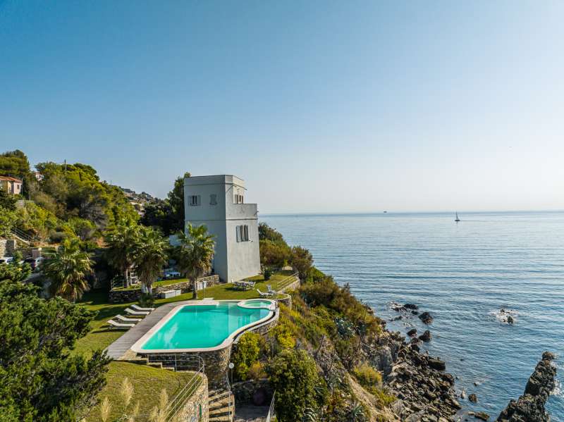 Liguria: villa saját stranddal
