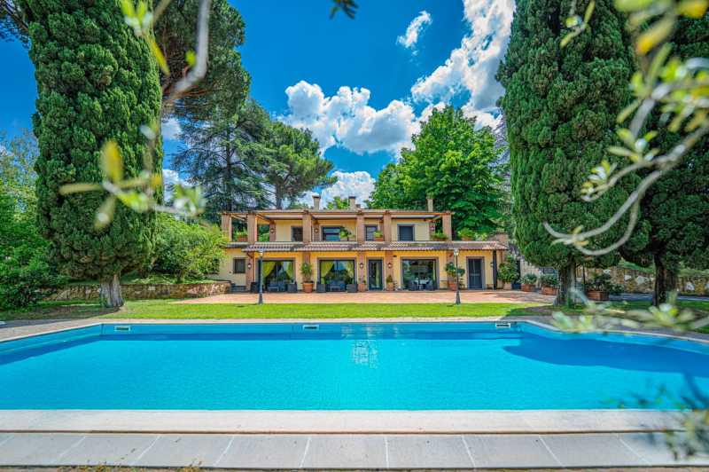 Frascati, Róma: luxus villa medencével
