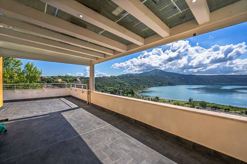 Elit penthouse Castel Gandolfóban