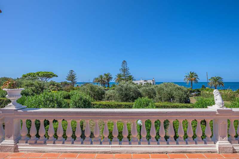 Egyedi villa Santa Marinellában