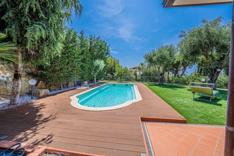 Bordighera tengerre néző villa bérlése