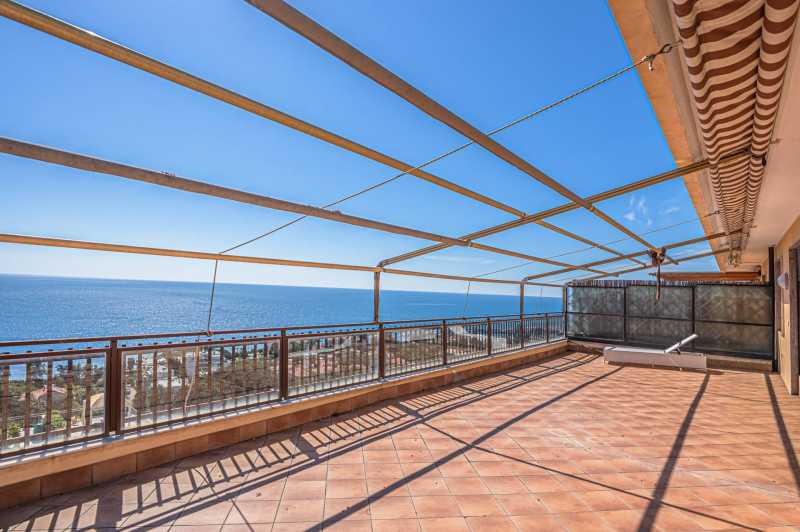 Luxus penthouse eladó Sanremóban