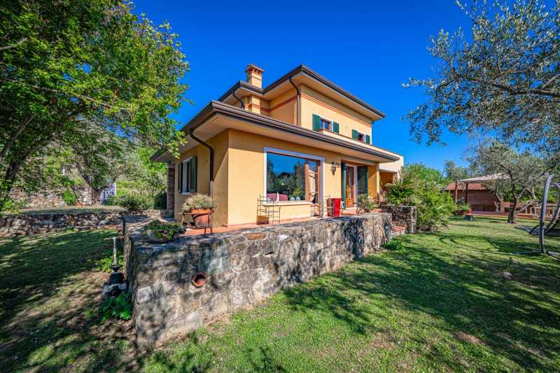 Villa Carrarában eladó