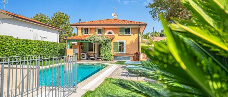 Kiadó villa a tenger mellett Marina di Pietrasanta-ban