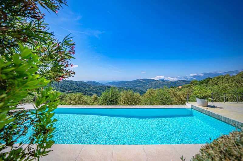 Eladó gyönyörű villa Dolceacquában