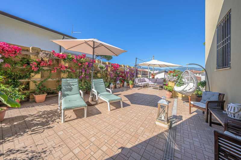 Eladó stílusos szálloda Lido di Camaiore-ban