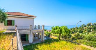 Modern villa Bordigherában