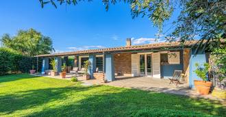 Új villa eladó a tengerparton Pescia Romanában.