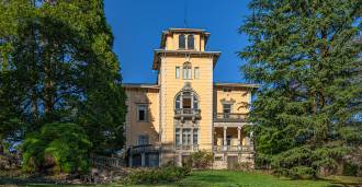 A Korolina közelében található luxus villa Svájc mellett.
