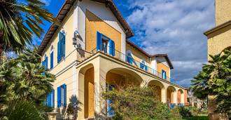 Eladó tengerparti villa Santa Marinellában.
