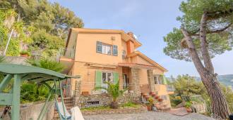 Tengerre néző villa Bordigherában.