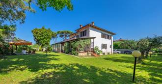 Prémium kategóriás villa eladó Marina di Carrarában