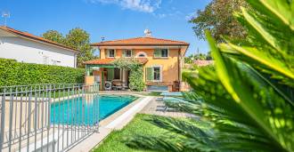 Kiadó villa a tenger mellett Marina di Pietrasanta-ban