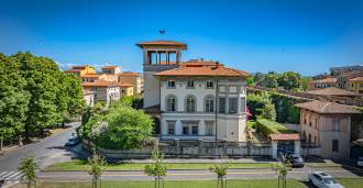 Eladó stílusos történelmi villa Pisa központjában