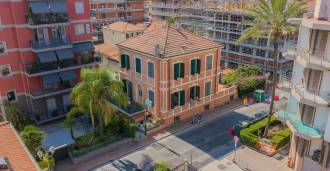 Villa Bordighera központjában eladó