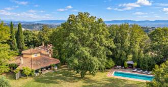 Eladó villa medencével és panorámás kilátással Róma területén
