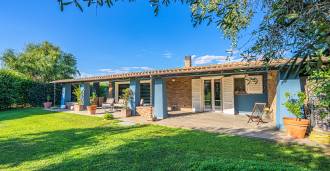 Eladó tengerparti villa telek medencével Pescia Romana mellett